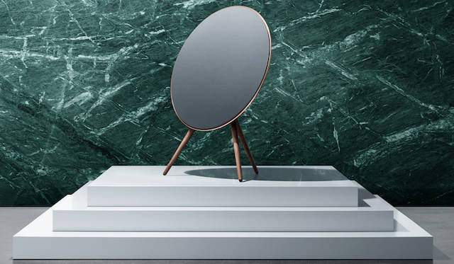 <strong>Bang & Olufsen Love Affair Collection BeoPlay A9</strong><br />A wireless speaker with an elegant presence, beautifully designed like a piece of furniture. Its one-touch playback offers a magical user experience. Boasts powerful, beautiful sound. ¥220,000 (excl. tax) 