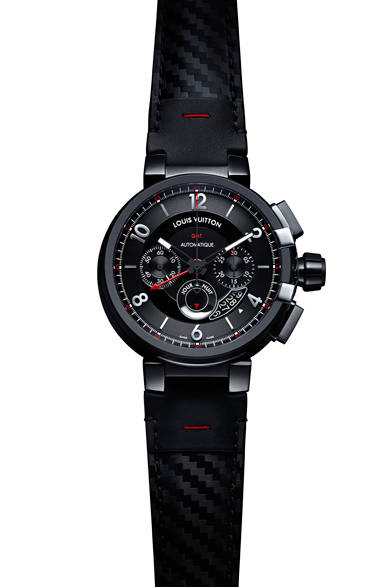 <strong>Tambour Evolution in Black Chronograph GMT</strong><br>Case: DLC-coated stainless steel<br>Diameter: 45mm<br>Movement: Automatic (Cal. LV92)<br>Functions: Chronograph (30-minute counter, 12-hour counter), second time zone display, day/night indicator, date display<br>Strap: Calfskin (embossed carbon finish)<br>Water Resistance: 100m<br>Release: Scheduled for April<br>Price: ¥1,085,000 (excluding tax)
