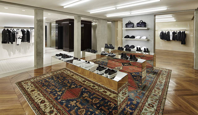 <strong>GIVENCHY by Riccardo Tisci</strong><br />Givenchy Store