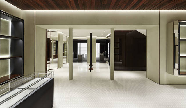 <strong>GIVENCHY by Riccardo Tisci</strong><br />Givenchy Store