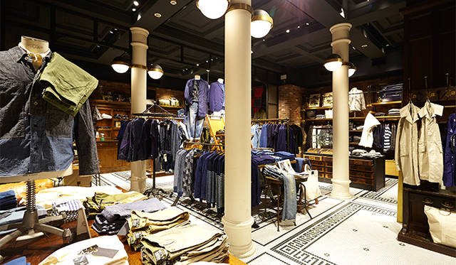 JOURNAL STANDARD Omotesando, B1F. The interior features tile flooring and striking large pillars.