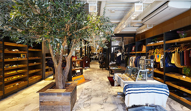 JOURNAL STANDARD Omotesando, 1F, near the entrance. Eyewear and bags are available.