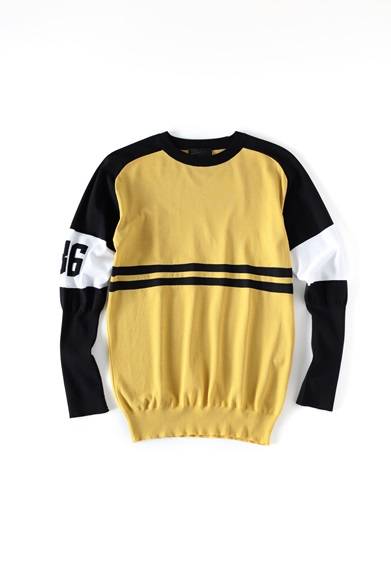 <strong>MENS | </strong> Inspired by motocross, this piece embodies the season's collection. The smooth texture of viscose lends an elegant air to the sporty design, making it a perfect accent piece for the discerning adult. Knit ¥44,280 (DIESEL BLACK GOLD)