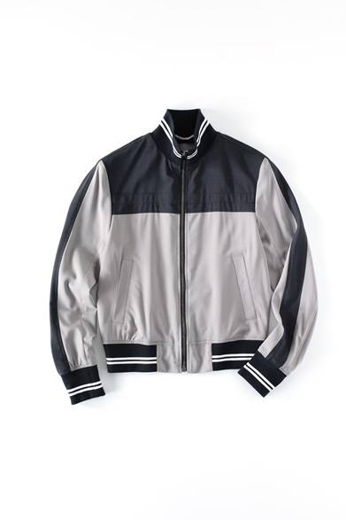 <strong>MENS | </strong> The body uses wool fabric, also found in suiting. This season's signature piece blends formal materials with sporty details, offering a refined finish that's perfect for adults. Blouson ¥96,120 (DIESEL BLACK GOLD)