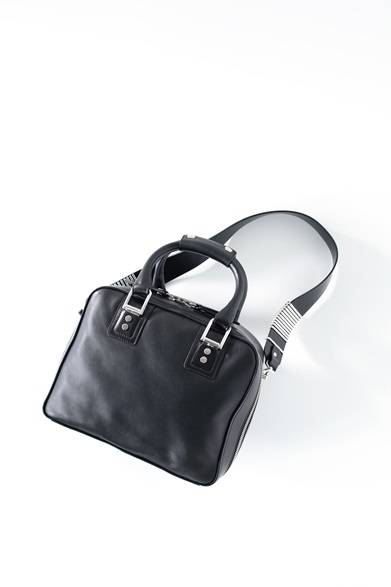 <strong>WOMENS | </strong> Bag ¥110,160 (DIESEL BLACK GOLD)