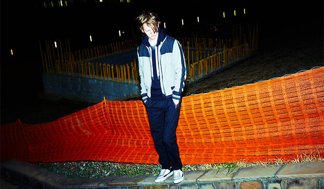 Blouson ¥96,120, hoodie ¥38,880, T-shirt ¥15,984, trousers ¥48,600, sneakers ¥73,440 (all DIESEL BLACK GOLD)