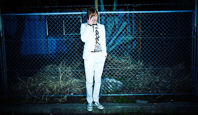 Jacket ¥79,920, knitwear ¥49,680, trousers ¥44,280, sneakers ¥73,440 (all DIESEL BLACK GOLD)