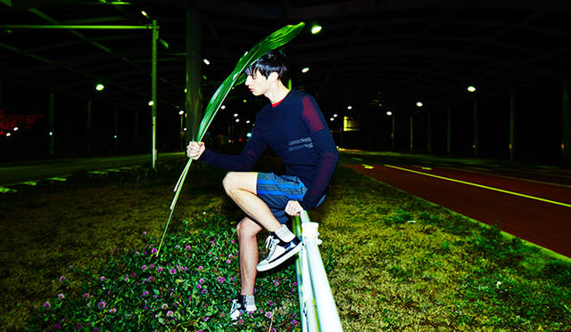 Mesh knit ¥47,520, knitwear ¥44,280, shorts ¥42,120, sneakers ¥73,440 (all DIESEL BLACK GOLD)