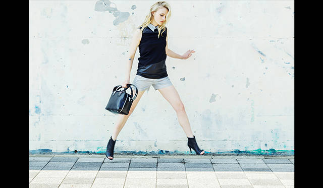 Sleeveless shirt ¥19,224, denim shorts ¥44,280, booties ¥99,360, bag ¥110,160, top (price not available) (all DIESEL BLACK GOLD)