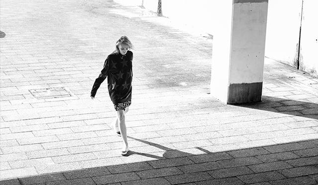 Sweatshirt ¥32,400, dress ¥89,640, shoes ¥62,640 (all DIESEL BLACK GOLD)