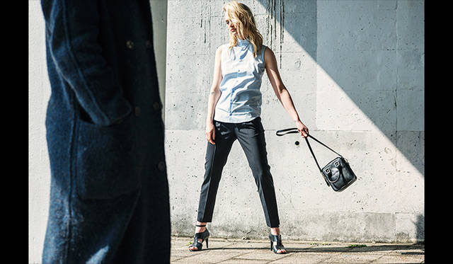 Sleeveless shirt ¥23,760, pants ¥51,840, sandals ¥84,240, bag ¥76,680 (all DIESEL BLACK GOLD)
