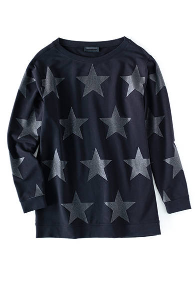<strong>WOMENS | </strong> A playful sweatshirt with a star print. The subtle shimmer and tone-on-tone graphic create an effortlessly chic adult casual look. The wide neckline allows for a relaxed, deconstructed style. Sweatshirt ¥32,400 (DIESEL BLACK GOLD)