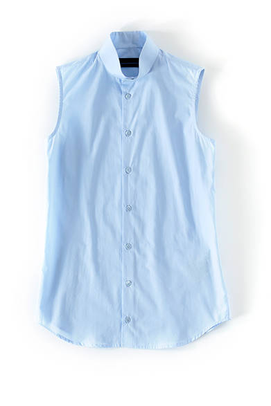 <strong>WOMENS | </strong> This sleeveless stand-collar shirt in a soft sax blue is a fresh take. Its slightly longer length emphasizes a smart, vertical silhouette. Sleeveless Shirt ¥23,760 (DIESEL BLACK GOLD)