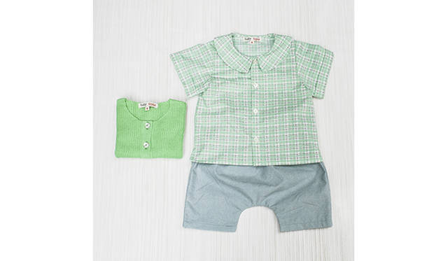 ESCARENE Cardigan, ¥10,800 <Br /> AIX Shirt, ¥10,800 (available from April) <Br /> BIOT Sarouel Pants, ¥9,940