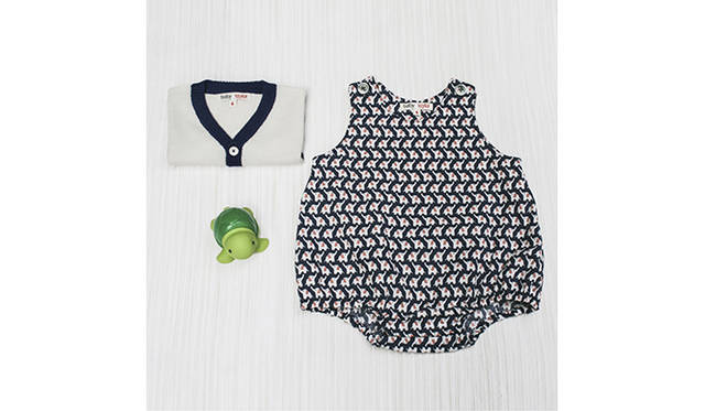 LUCERAM Romper, ¥11,880 <Br /> MOUGINS Cardigan, ¥13,500