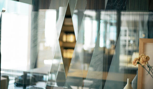 繊細なつくりの「Gio Ponti Screen（ジオ・ポンティ スクリーン）」