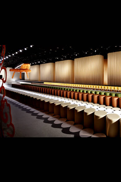 Rows of seats for guests from around the world.<br /><br />© Nacása & Partners