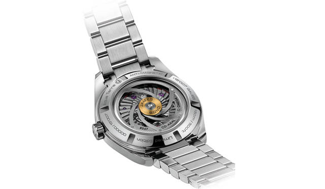 <strong>シーマスター アクアテラ ジェームズ・ボンド 007リミテッド</strong><br>ケース｜ステンレススチール<br />直径｜41.5mm<br />厚さ｜13.46mm<br />ムーブメント｜自動巻き（Cal.8507、マスター コーアクシャル）<br />機能｜日付表示、1万5007ガウス以上の耐磁性能<br />ブレスレット｜ステンレススチール（コーテッドナイロン製のスペアベルト付属）<br />防水性｜150ｍ<br />限定数｜世界限定1万5,007本<br />発売時期｜8月予定<br />予価｜71万円（税抜）