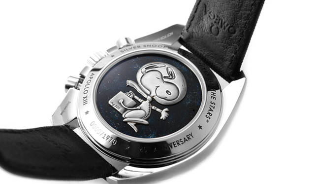 <strong>スピードマスター アポロ13号 45周年記念 スヌーピー アワード</strong><br>ケース｜ステンレススチール＋ブラックセラミックベゼル<br />直径｜42mm<br />ムーブメント｜手巻き（Cal.1861）<br />機能｜クロノグラフ（30分積算計、12時間積算計）<br />ストラップ｜コーデットナイロン<br />防水性｜50ｍ<br />限定数｜世界限定1970本<br />発売時期｜10月予定<br />予価｜71万円（税抜）