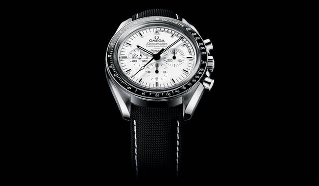 <strong>スピードマスター アポロ13号 45周年記念 スヌーピー アワード</strong><br>ケース｜ステンレススチール＋ブラックセラミックベゼル<br />直径｜42mm<br />ムーブメント｜手巻き（Cal.1861）<br />機能｜クロノグラフ（30分積算計、12時間積算計）<br />ストラップ｜コーデットナイロン<br />防水性｜50ｍ<br />限定数｜世界限定1970本<br />発売時期｜10月予定<br />予価｜71万円（税抜）