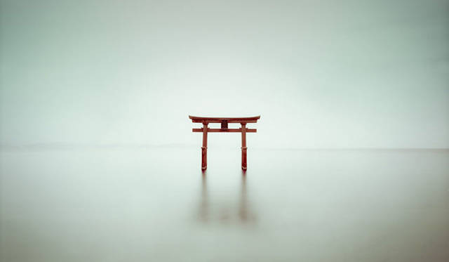 <strong>Makoto Tanijiri x Joy Kawakubo Dialogue</strong><br />Works by photographer and artist Joy Kawakubo