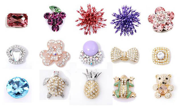 <strong>POPITS</strong><br>Customize your sandals with over 200 interchangeable charms