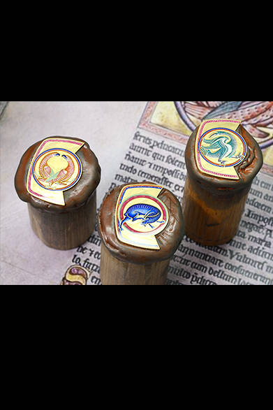 Making of Métiers d’Art Savoir-Faire enlumine. Miniature painting using enamel techniques adorns the dial.