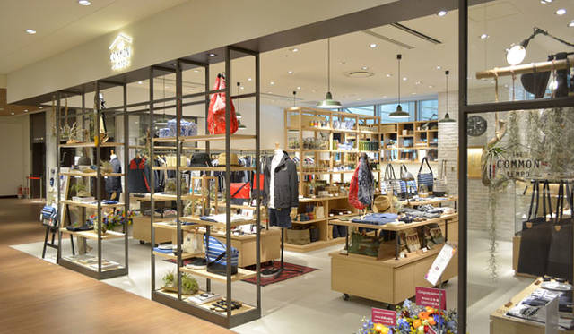 <strong>THE COMMON TEMPO</strong><br />Interior of the Lucua 1100 store