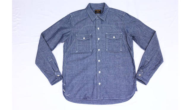 <strong>THE COMMON TEMPO</strong><br />"METAPHORE" x THE COMMON TEMPO exclusive chambray shirt (first sale at Lucua 1100 store, limited to 20 pieces) ¥19,440