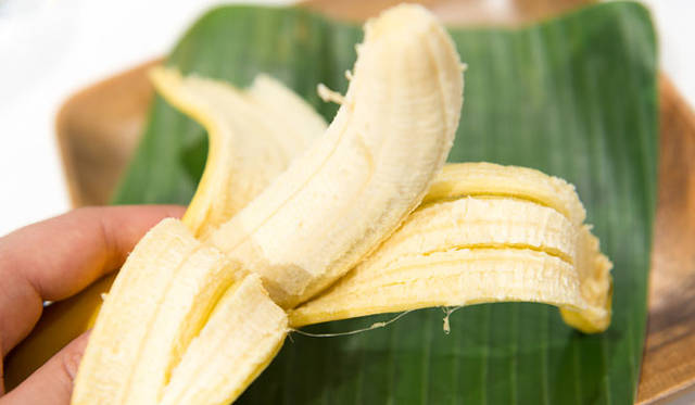 <strong>unifrutti | Unifrutti</strong><br />"Chikyu Sodachi Shiawase Banana®"<br />Bananas grown at the extreme altitude of over 1,000 meters, where they mature into sweet, robust fruits, are then carefully ripened in Japan by artisans to ensure the starch fully converts to sugar throughout the core.