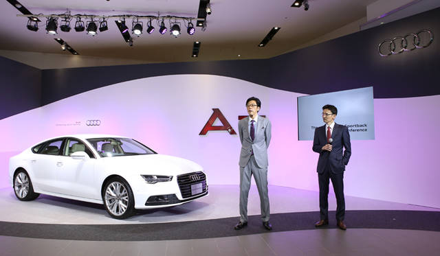 Hiroshi Okita, President of Audi Japan (left), and Yasuo Maruta, Head of Public Relations (right)