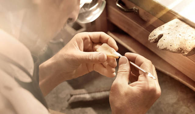 <strong>BURBERRY</strong><br />2015 SPRING & SUMMER EYEWEAR COLLECTION