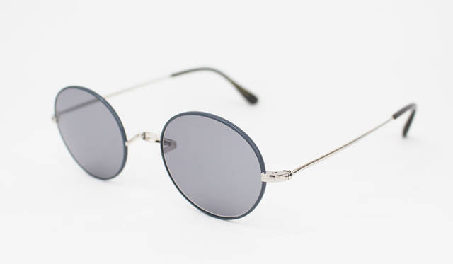 <strong>Continuer</strong><br />Oliver Goldsmith for Continuer "Oliver Oban" (Silver Grey) ¥31,320 *Color lenses sold separately for ¥3,240 each pair