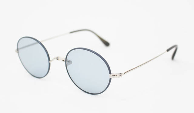 <strong>Continuer</strong><br />Oliver Goldsmith for Continuer "Oliver Oban" (Silver Grey) ¥31,320 *Color lenses sold separately for ¥3,240 each pair
