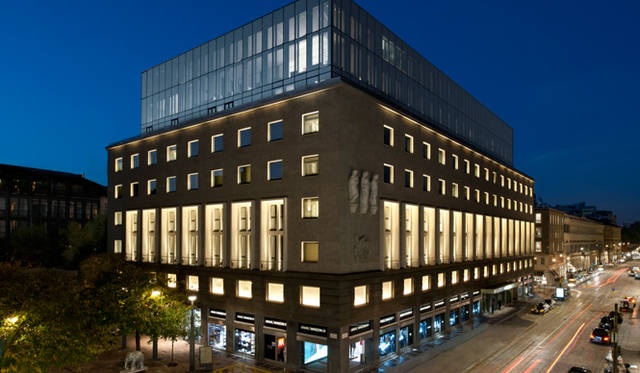 2. Armani Hotel Milano (Quadrilatero della Moda)