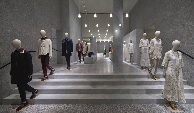 <strong>VALENTINO</strong><br />Valentino Boutique