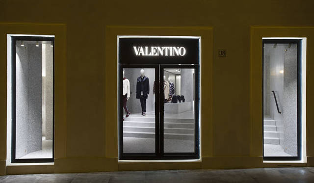 <strong>VALENTINO</strong><br />Valentino Boutique