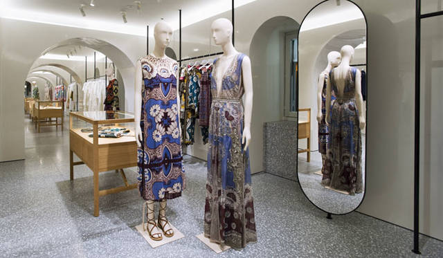 <strong>VALENTINO</strong><br />Valentino Boutique Women