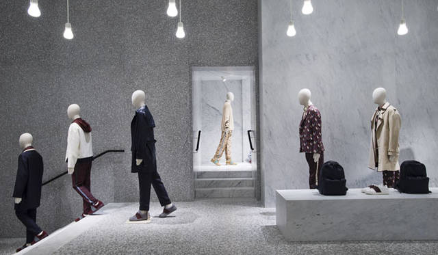 <strong>VALENTINO</strong><br />Valentino Boutique