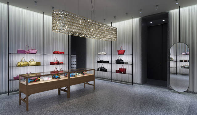 <strong>VALENTINO</strong><br />Valentino Boutique