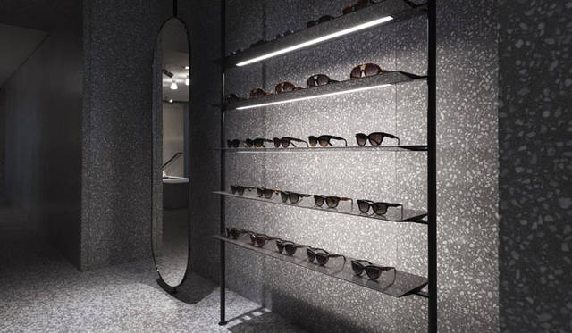 <strong>VALENTINO</strong><br />Valentino Boutique