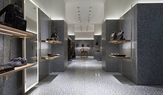 <strong>VALENTINO</strong><br />Valentino Boutique