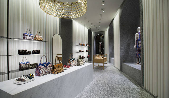 <strong>VALENTINO</strong><br />Valentino Boutique