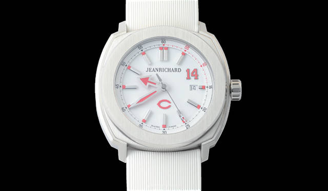 White matte dial. The player Osera's jersey number "14" is placed at the 2 o'clock position on the dial, and the Hiroshima Toyo Carp logo is at the 6 o'clock position. The indices and hands are in red, inspired by the team colors.<br><br><strong>"Terrascope" Daichi Osera Tribute Model Hiroshima Toyo Carp "Official League Approval"</strong><br />Case | Stainless steel<br />Case size | 44mm<br />Thickness | 12.60mm<br />Movement | Automatic (Movement JR60)<br />Power reserve | Approx. 38 hours<br />Limited edition | 39 pieces<br />Price | 365,000 yen (excluding tax)<br />