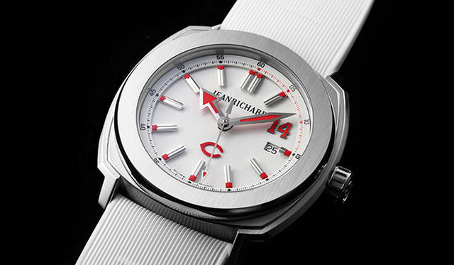 White matte dial. The player Osera's jersey number "14" is placed at the 2 o'clock position on the dial, and the Hiroshima Toyo Carp logo is at the 6 o'clock position. The indices and hands are in red, inspired by the team colors.<br><br><strong>"Terrascope" Daichi Osera Tribute Model Hiroshima Toyo Carp "Official League Approval"</strong><br />Case | Stainless steel<br />Case size | 44mm<br />Thickness | 12.60mm<br />Movement | Automatic (Movement JR60)<br />Power reserve | Approx. 38 hours<br />Limited edition | 39 pieces<br />Price | 365,000 yen (excluding tax)<br />