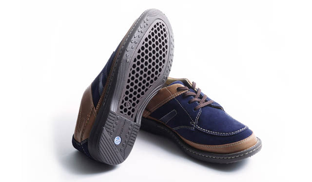 A sole design featuring an impressive honeycomb pattern.