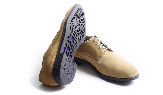 This sole is designed with the streets of Paris as its motif.