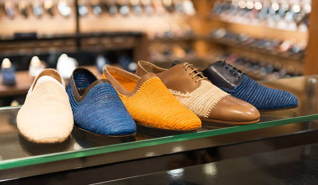 <strong>ISETAN MEN’S</strong><br />"Casablanca" The three pairs on the left in the photo are ¥41,040 each, and the two pairs on the right are ¥51,840 each.