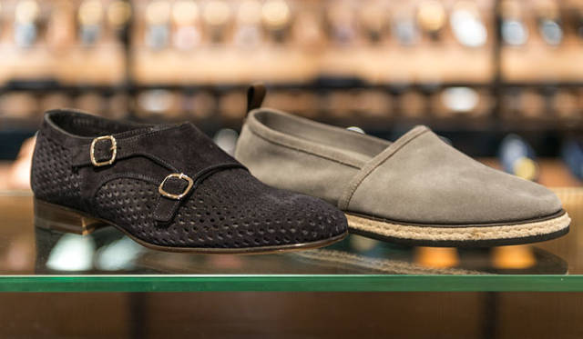 <strong>ISETAN MEN’S</strong><br />"Santoni" Double Monk Slip-ons ¥98,280, Espadrilles ¥73,440