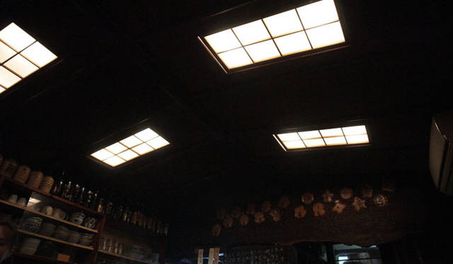<strong>Yota Tsunoda | "Tokyo Romantic Izakaya" | 8th: Saiki, Ebisu</strong><br />Although it's on the first floor and has no skylight, the skylight-like lighting is interesting.